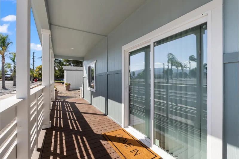 Sm-25027 exterior home features