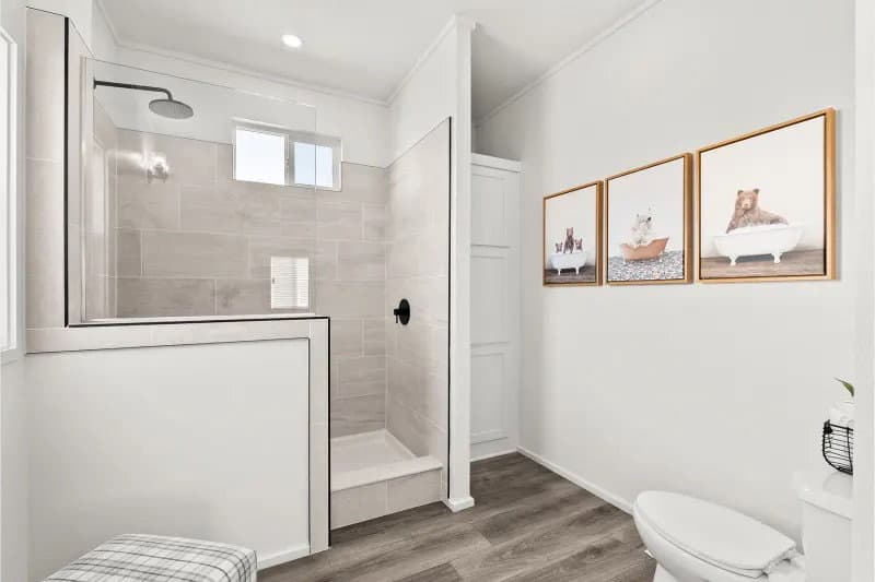 Sm-25027 bathroom home features