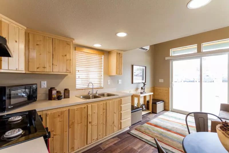 Ath-10l kitchen home features