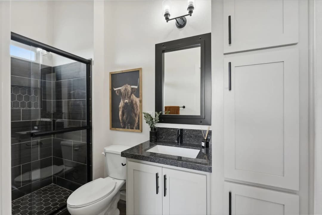 Ata-01 bathroom home features