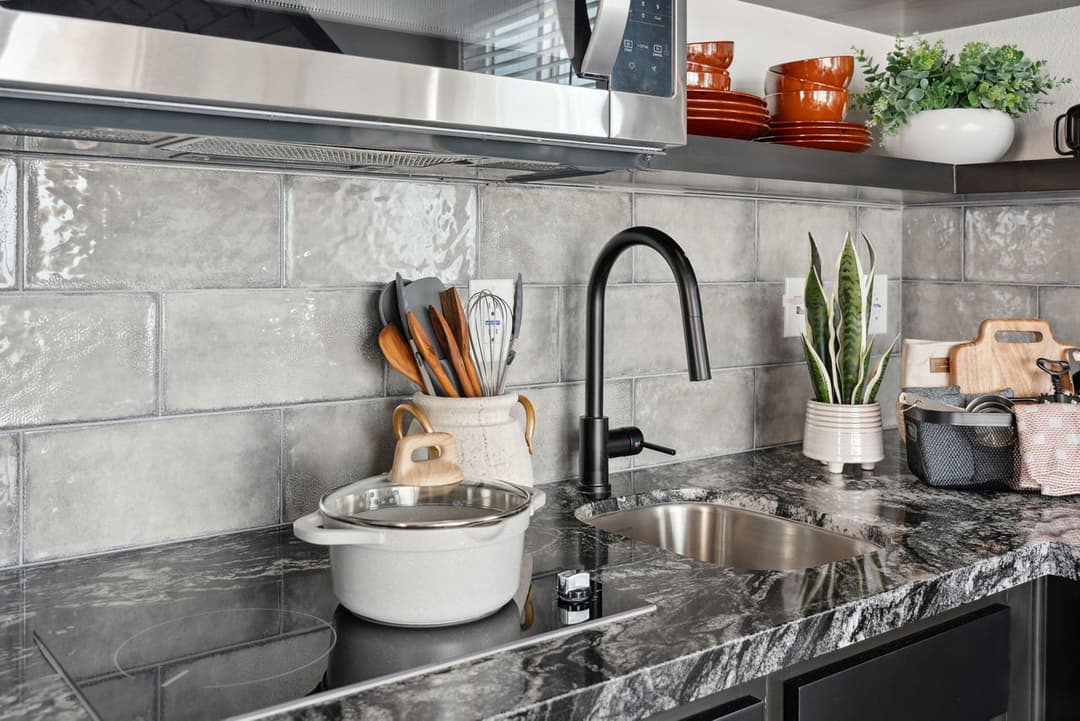 Ata-01 kitchen home features