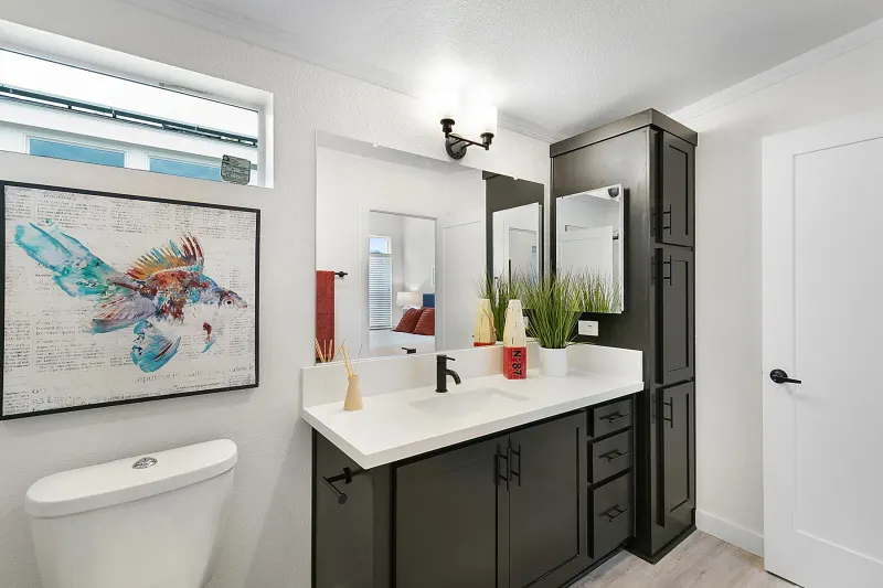 Gs 790 adu bathroom home features